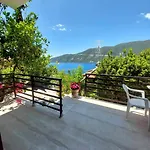Delfini Bay Retreat 아파트 *
